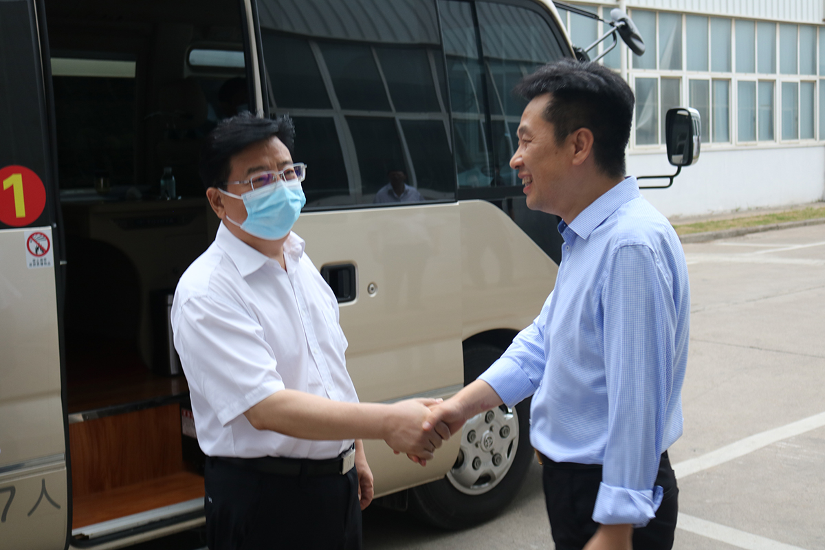 徐衣显市长带队观摩督导企业发展