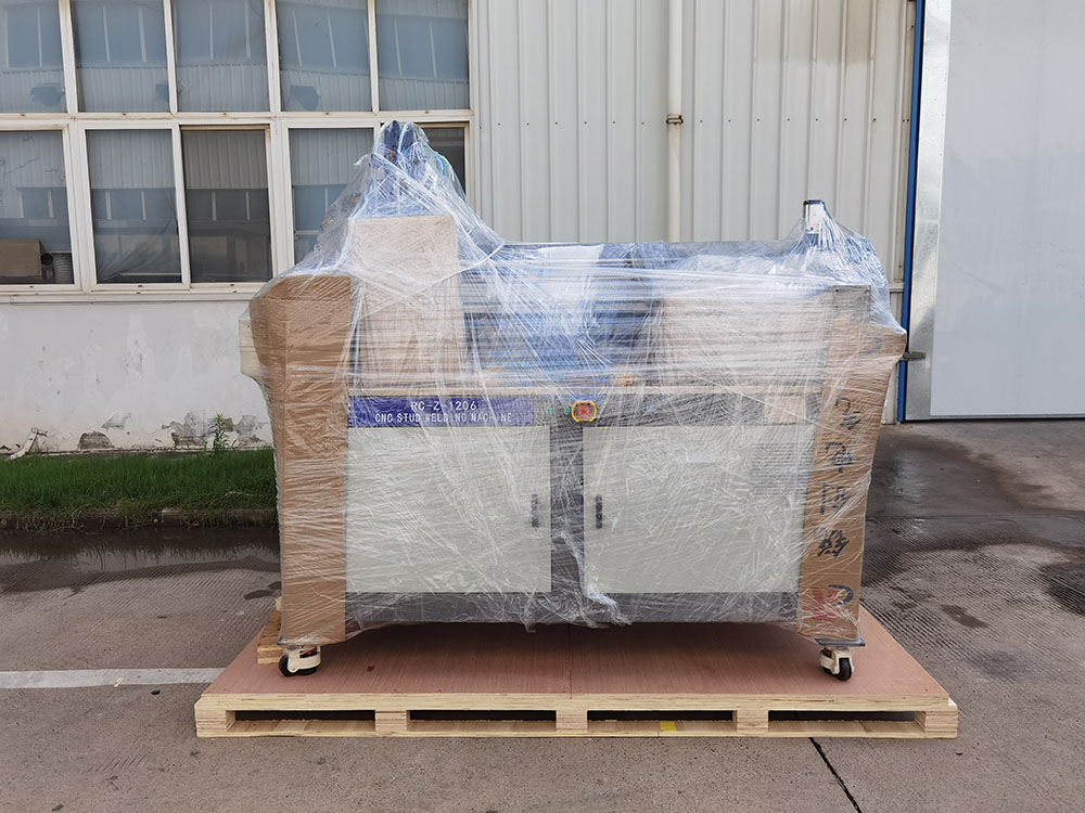 【发货日常】出口波兰CNC螺柱焊机装箱发货