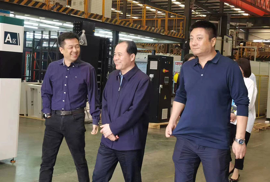 涧西区委书记、高新区党工委书记谢峰一行莅临洛阳锐创调研