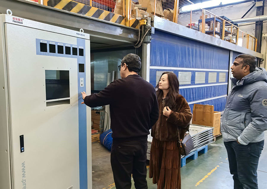 沙特客户莅临锐创考察工业平板喷墨打印机